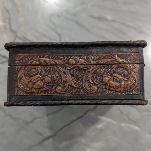 Vintage leather cigar/cigarette box - Picture 8 of 11